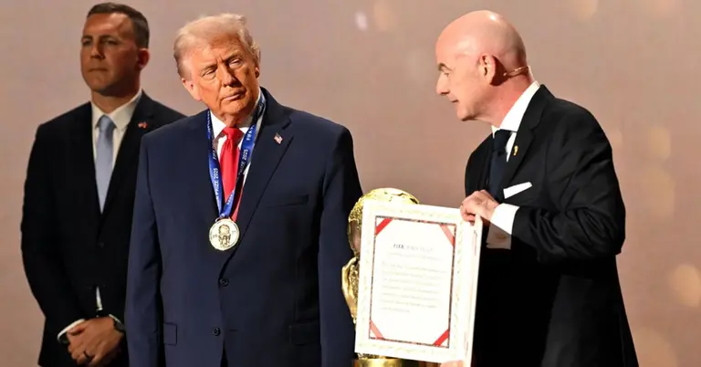 ফিফা শান্তি পুরষ্কার পেলেন মার্কিন প্রেসিডেন্ট ডোনাল্ড ট্রাম্প